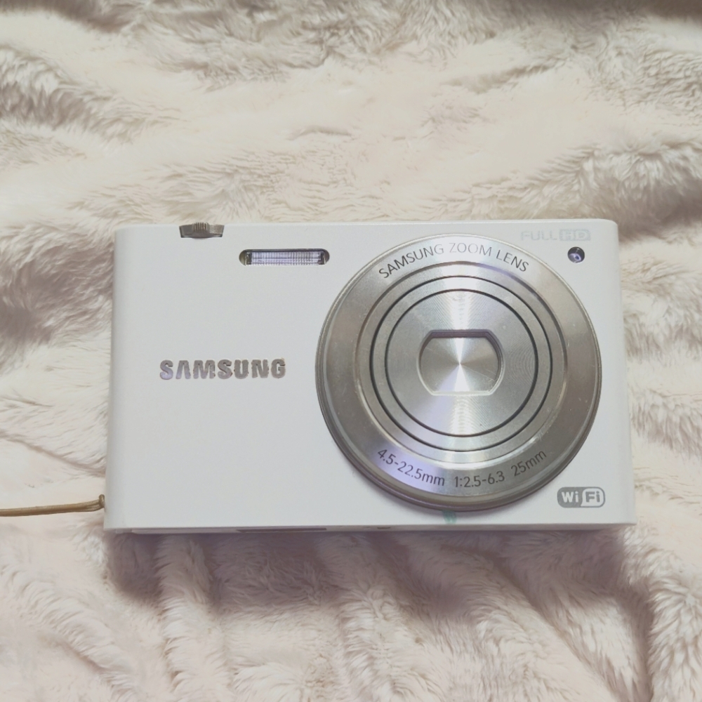 Samsung MV900F digital WiFi camera
